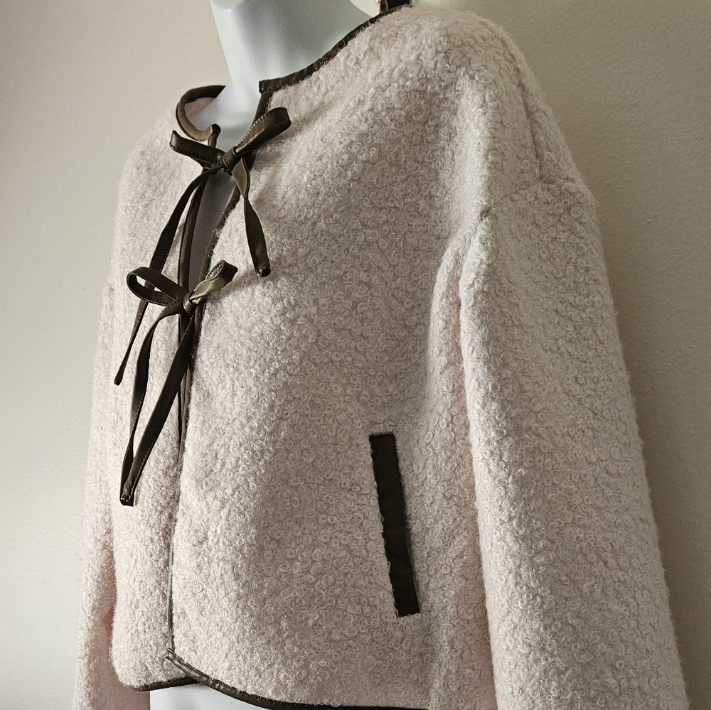 Elegant Cream Jacket with Brown Accents - Picture 4 of 9